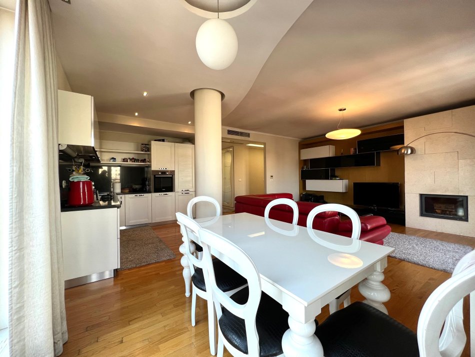 Tirane, jepet me qera apartament 2+1 Kati 7, 123 m² 1.500 € (Bllok)