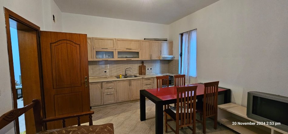 Tirane, jepet me qera shtepi 2+1 Kati 3, 119 m² 500 € (Rruga e Kavajes)