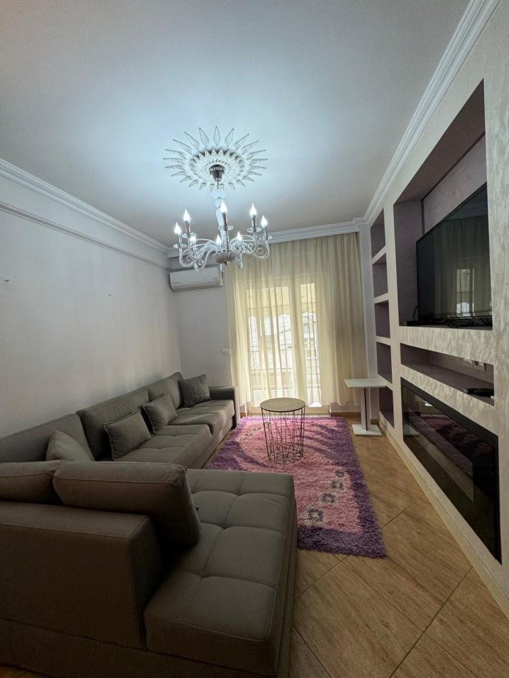 Tirane, jepet me qera apartament 1+1 Kati 3, 50 m² 550 € (Rruga e Kavajes)