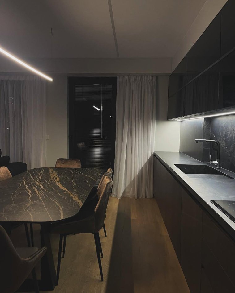Tirane, shitet apartament duplex 3+1 Kati 15, 189 m² 443.500 € (Rruga e Kavajes)