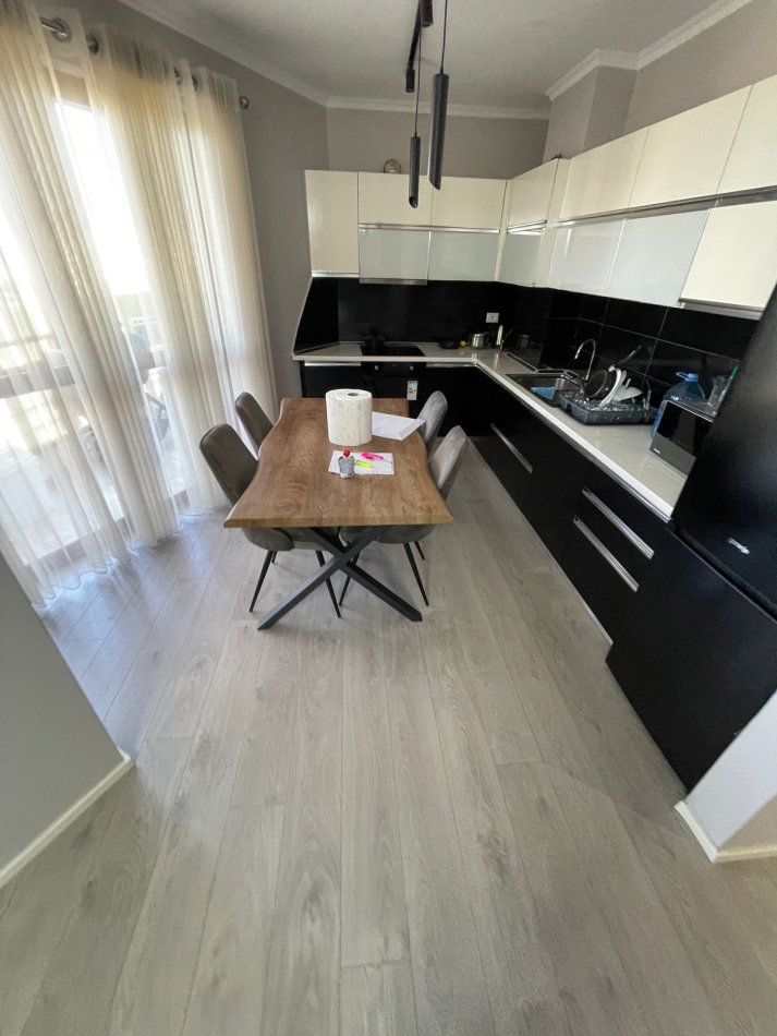 Tirane, shitet apartament 3+1 Kati 4, 110 m² 165.000 € (Astir)