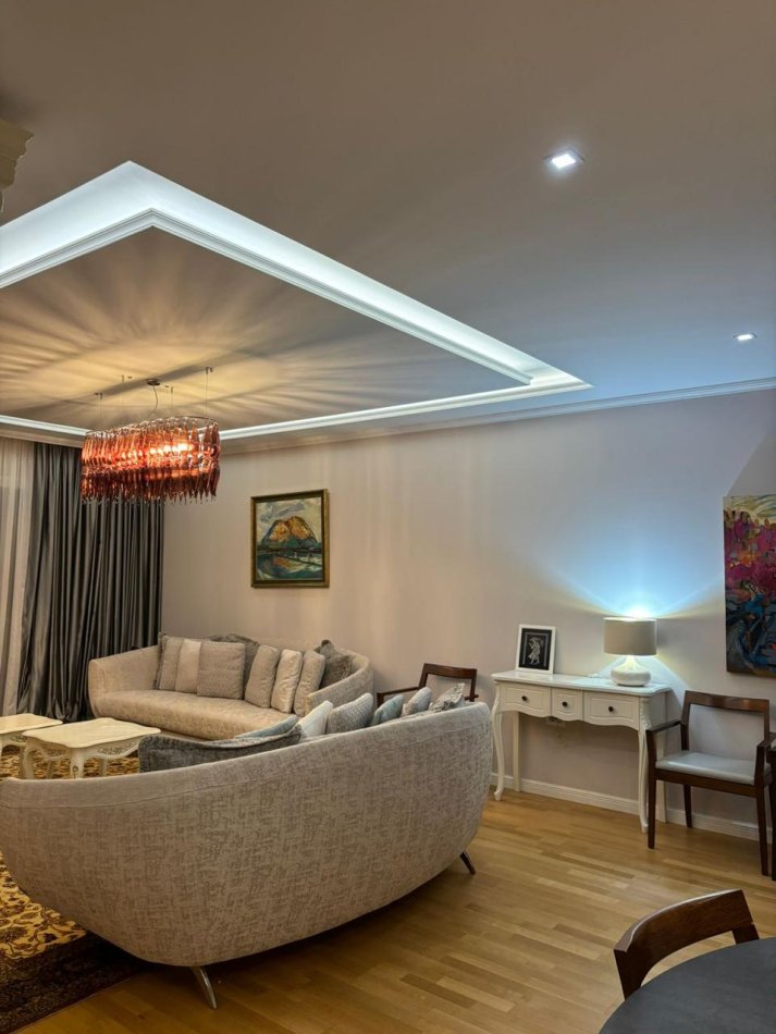 Tirane, shitet apartament 3+1 Kati 5, 172 m² 395.000 € (Kopshti Botanik)