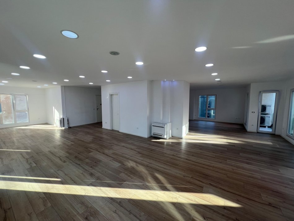 Tirane, jepet me qera ambjent biznesi , 171 m² 2.300 € (Rruga e Elbasanit)
