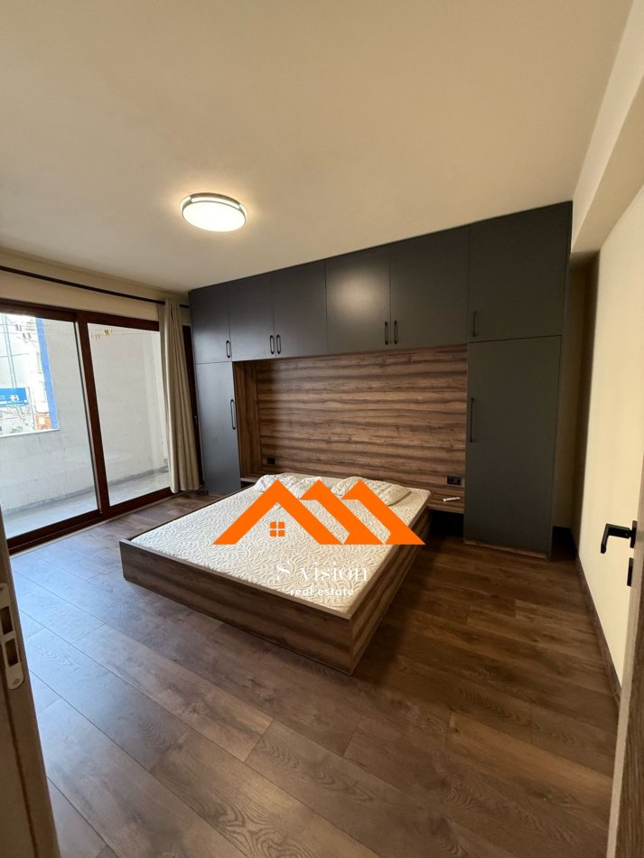 Durres, jepet me qera apartament 3+1+2 banjo+Ballkon + post parkimi Kati 1, 120 m² 800 € (Lagja 4 , Rr.Egnatia,te ish stacioni autobuzave te Shijakut)