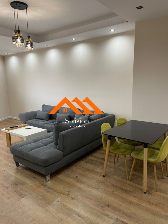 Durres, jepet me qera apartament 1+1+Ballkon Kati 11, 80 m² 500 € (Rruga Kuminit)