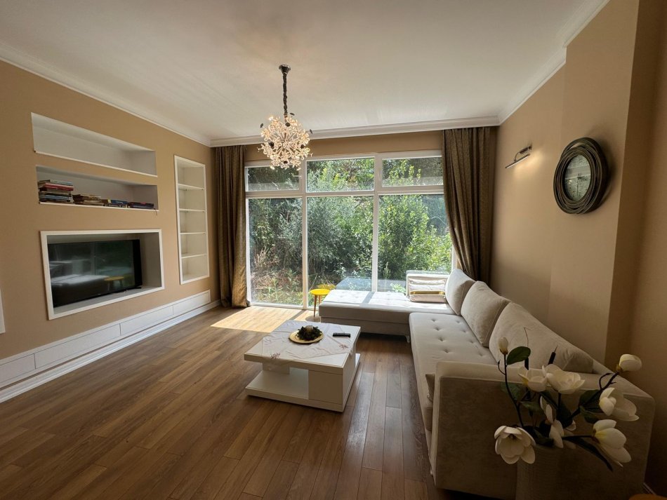 Tirane, jepet me qera apartament 2+1 , 91 m² 850 € (Liqeni i thate)