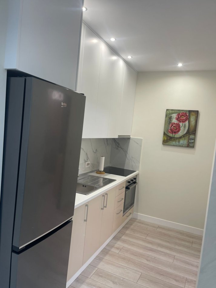 Tirane, jepet me qera apartament 1+1+Ballkon , 71 m² 1.000 € (Rruga e Kosovarve)