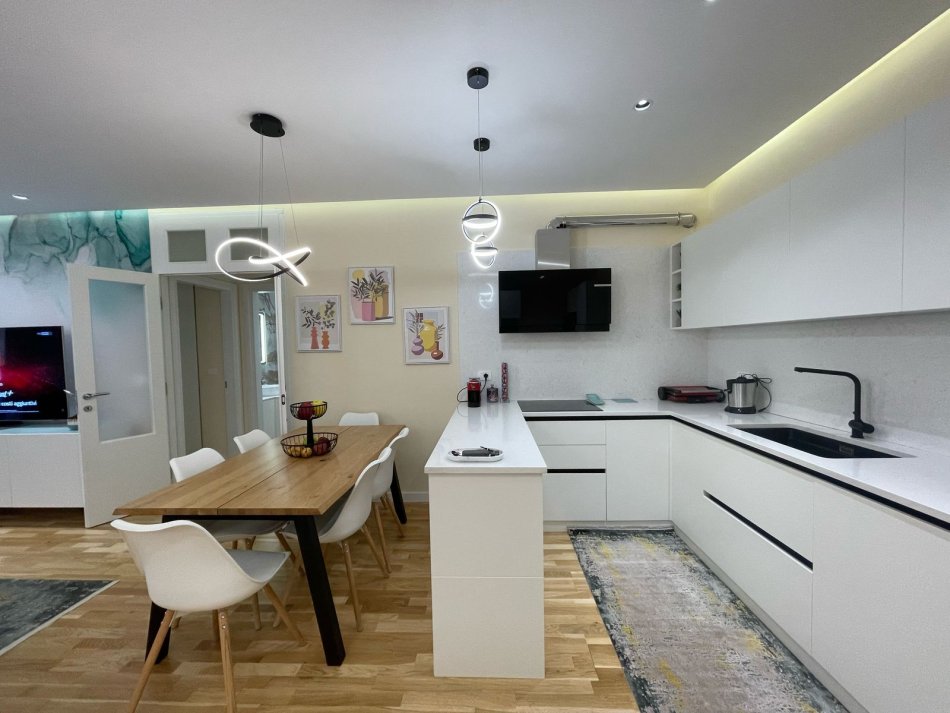 Tirane, shitet apartament 2+1+Ballkon , 90 m² 285.000 € (Liqeni i Thate)