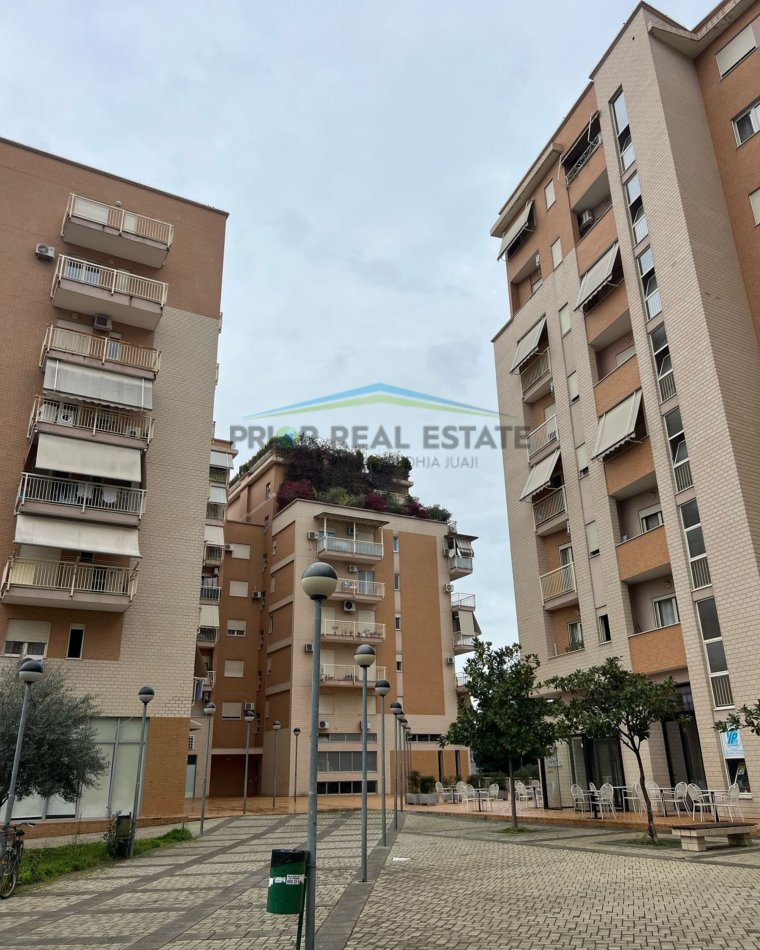 Tirane, jepet me qera zyre Kati 6, 163 m² 1.300 € (Don Bosko)