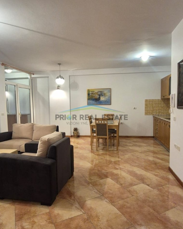 Tirane, jepet me qera zyre 3+1+2+Post Parkimi, Kati 3, 127 m² 1.400 € (Ekspozita)