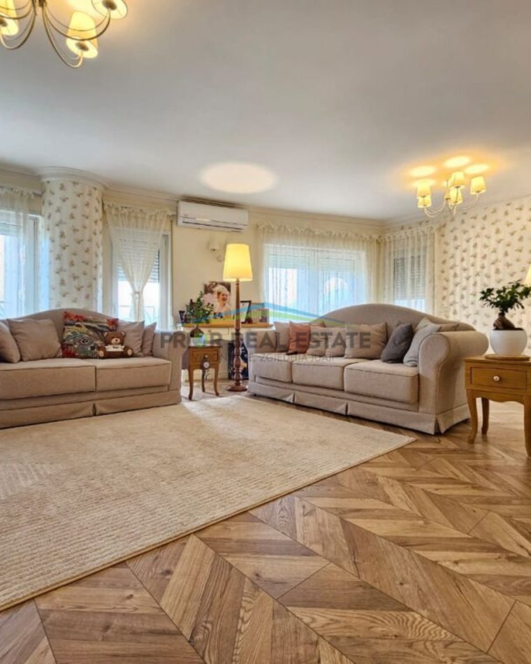 Tirane, jepet me qera apartament 2+1+Ballkon Kati 4, 123 m² 1.000 € (Kodra e Diellit 2)
