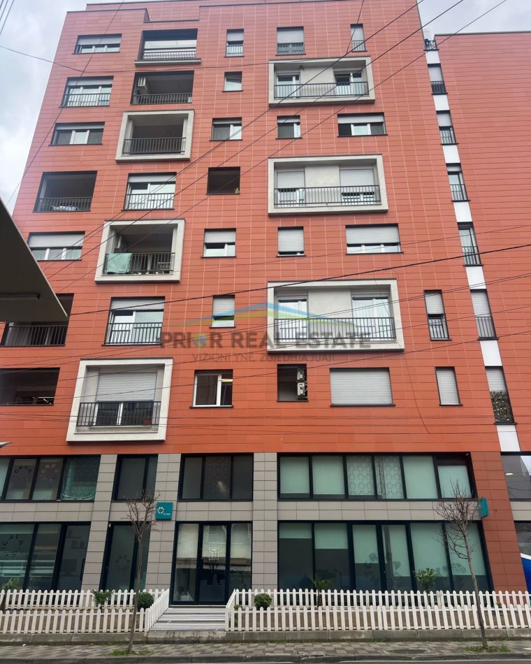 Tirane, jepet me qera zyre Kati 6, 84 m² 600 € (Rr. Kongresi i Lushnjes)