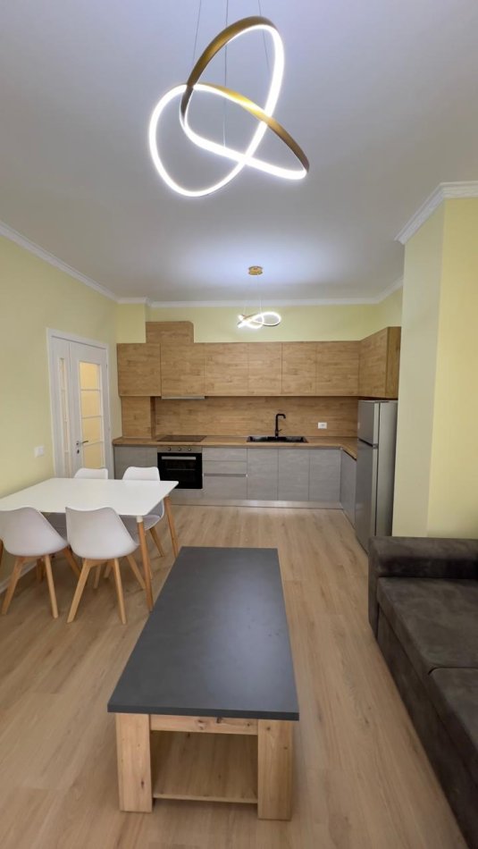 Tirane, jepet me qera apartament 2+1 Kati 4, 100 m² 550 € (Yzberisht)