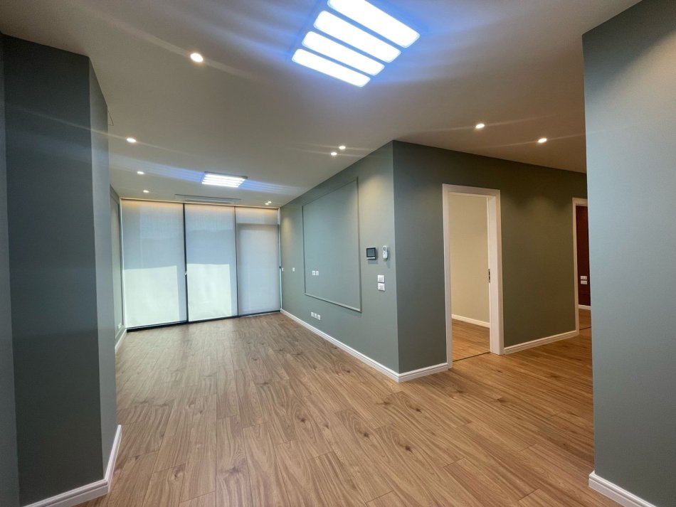 Tirane, jepet me qera zyre Kati 6, 100 m² 1.400 € (Lake View)