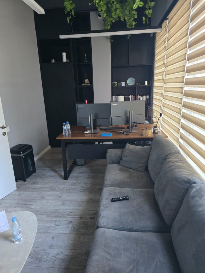 Tirane, jepet me qera zyre Kati 0, 110 m² 1.700 € (21 Dhjetori)