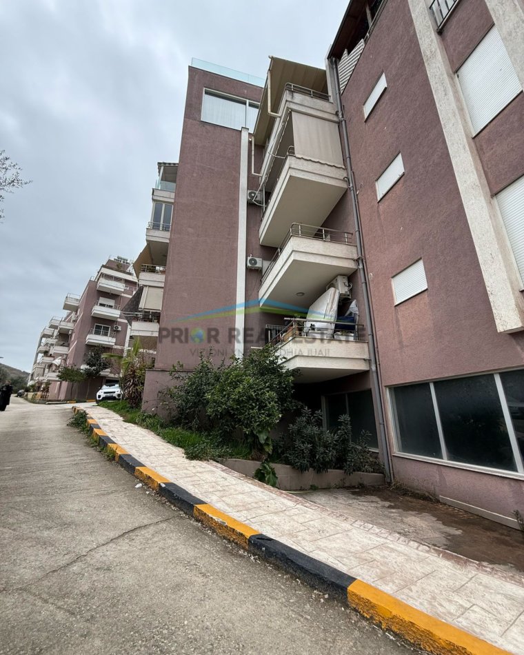 Tirane, shitet apartament 2+1+Ballkon Kati 3, 102.2 m² 210.000 € (Rr Peti, Liqeni i Thate)