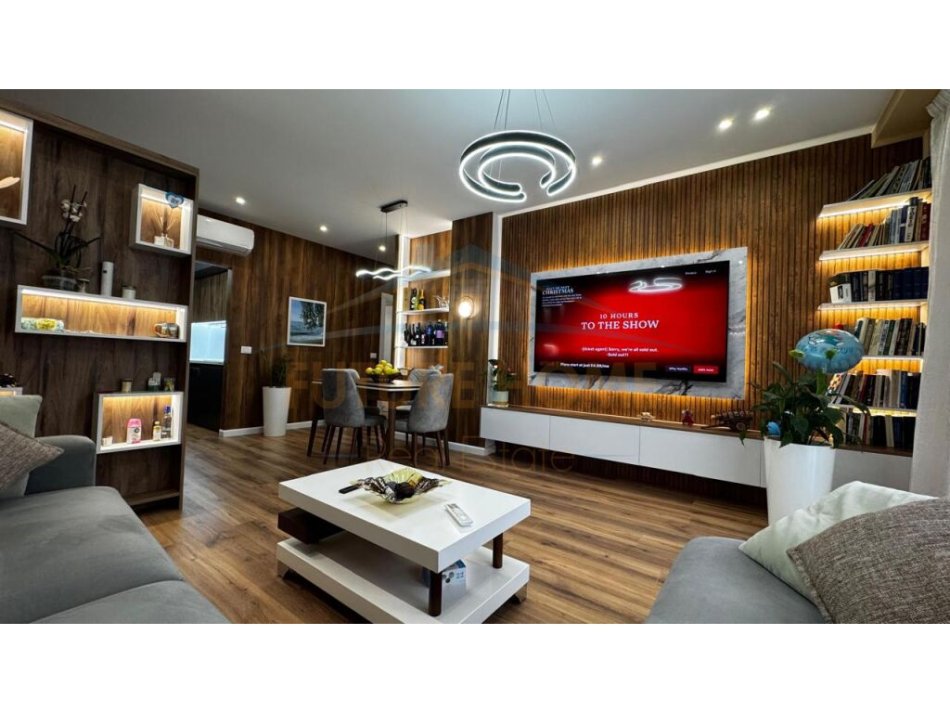Tirane, jepet me qera apartament 2+1 Kati 3, 105 m² 750 € (FUSHA AVIACIONIT)