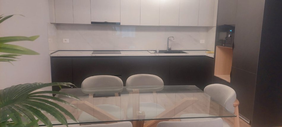 Tirane, jepet me qera apartament 2+1 Kati 3, 90 m² 1.500 € (Liqeni i Thate)