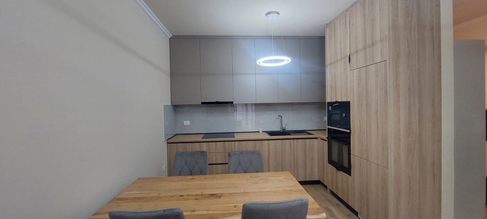 Tirane, jepet me qera apartament 1+1 Kati 3, 70 m² 1.000 € (Liqeni i Thate)