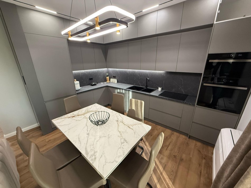 Tirane, jepet me qera apartament 2+1 Kati 2, 130 m² 1.600 € (TEG)