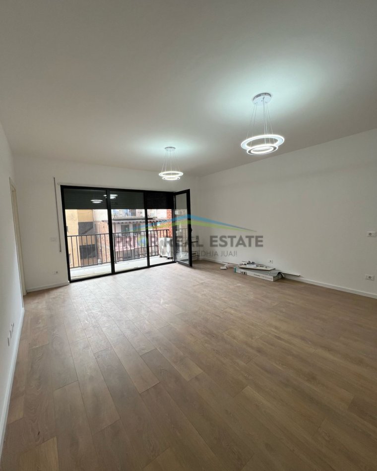 Tirane, jepet me qera ambjent biznesi Kati 2, 76 m² 880 € (Myslym Shyri)