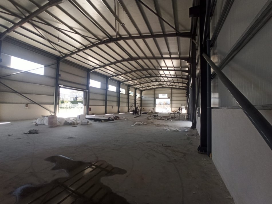 Tirane, jepet me qera magazine Kati 0, 770 m² 4.500 € (Autostrada Tirane Durres)