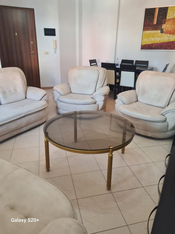 Tirane, jepet me qera apartament 2+1 Kati 4, 80 m² 700 € (Rruga e Kosovareve)