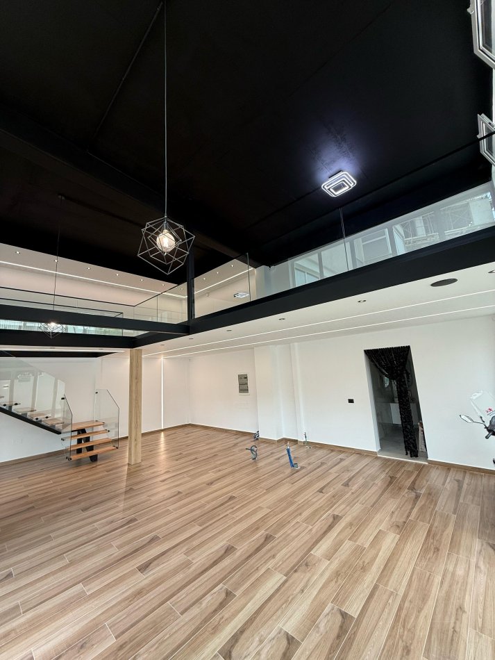 Tirane, jepet me qera ambjent biznesi Kati 0, 188 m² 2.000 € (Liqeni i Thate)