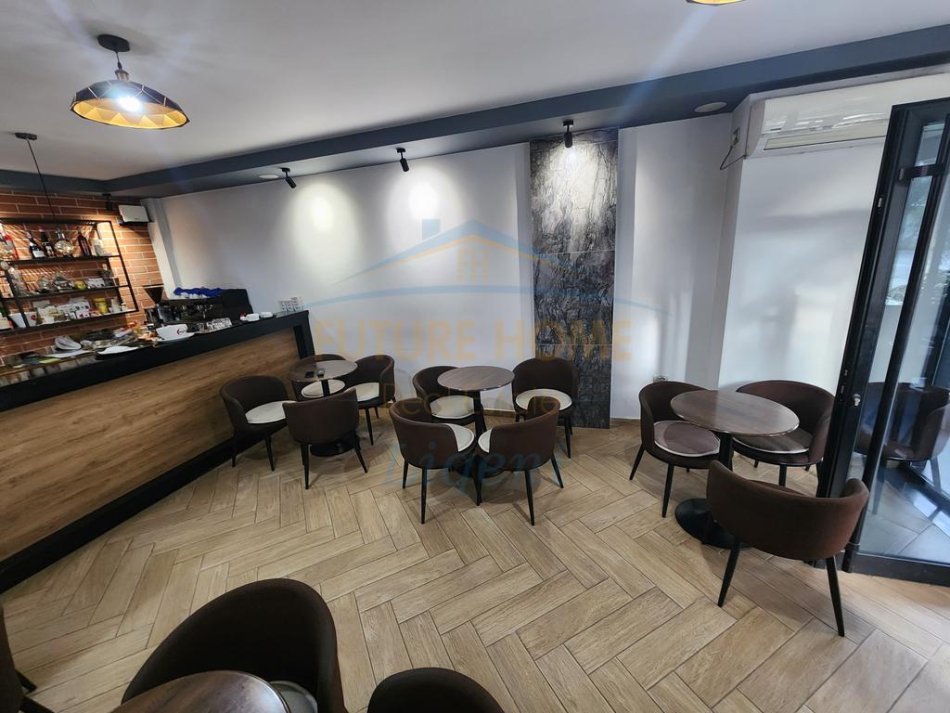 Tirane, shitet lokal Kati 0, 37 m² 150.000 € (Komuna e Parisit, Rruga Bill Klinton)