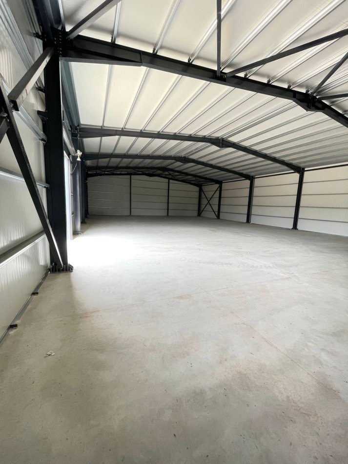 Tirane, jepet me qera magazine Kati 0, 640 m² 2.500 € (Rinas)
