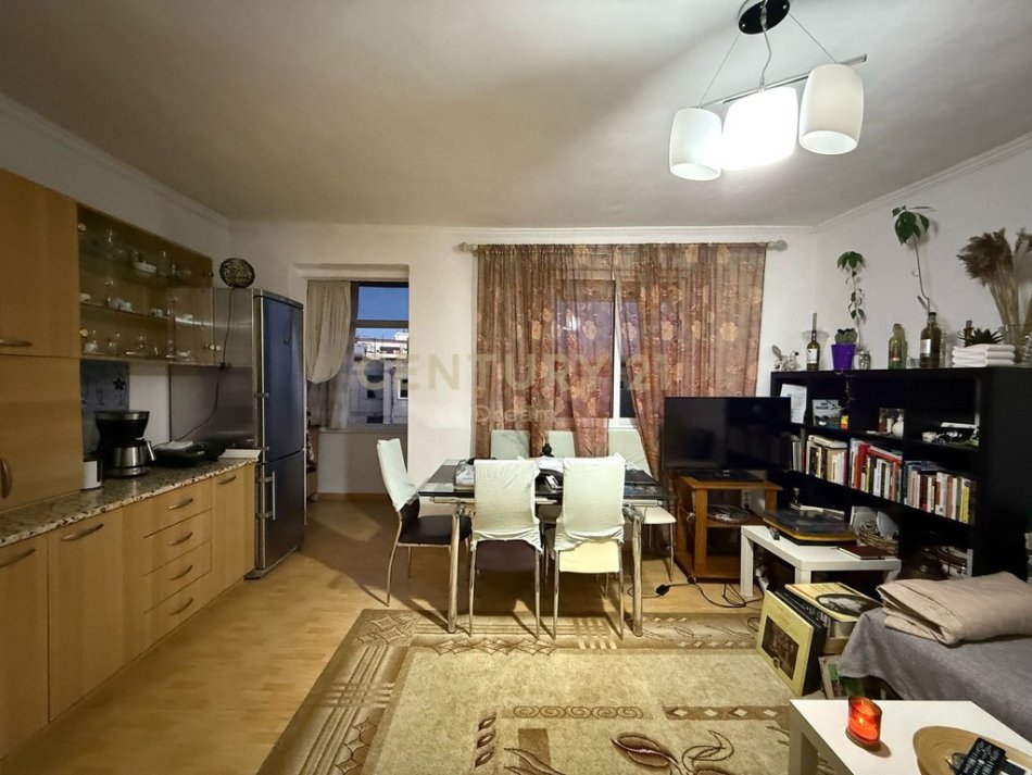 Tirane, shitet apartament 1+1 Kati 5, 51 m² 75.000 € (Ish-Profarma)