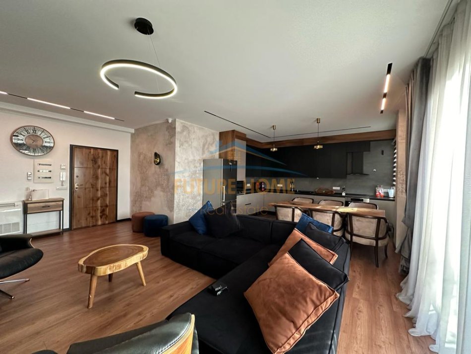 Tirane, jepet me qera apartament 2+1 , 200 m² 1.500 € (Deliorgji)