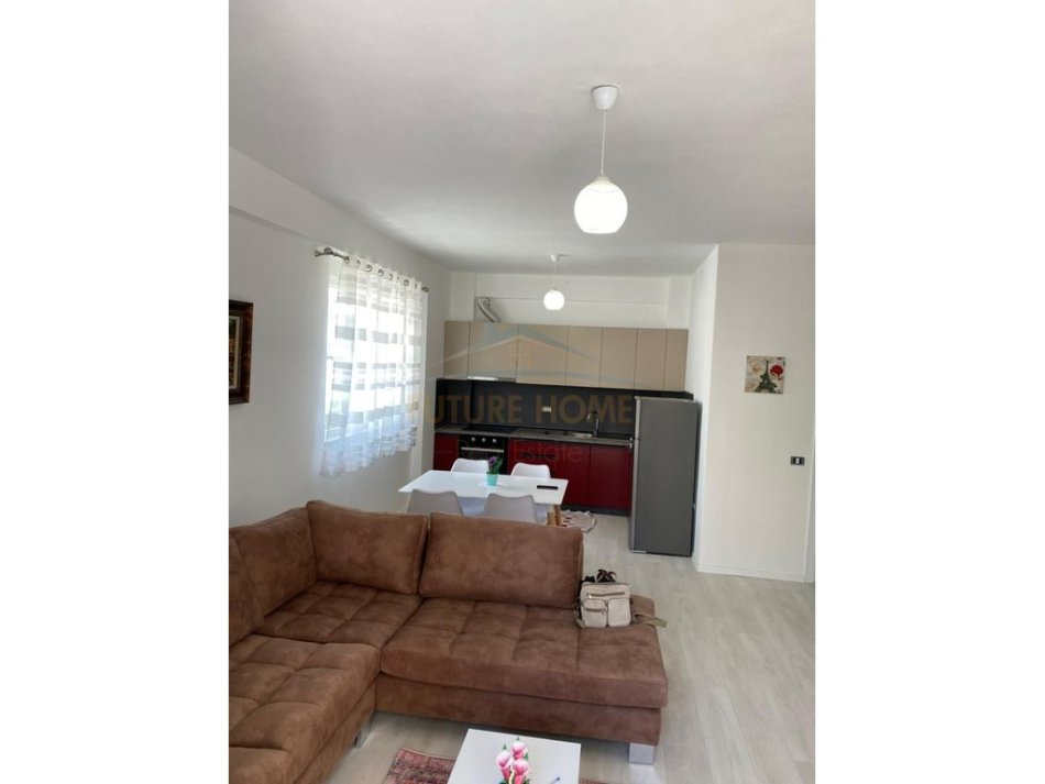 Tirane, jepet me qera apartament 2+1 Kati 2, 120 m² 600 € (Liqeni i That)