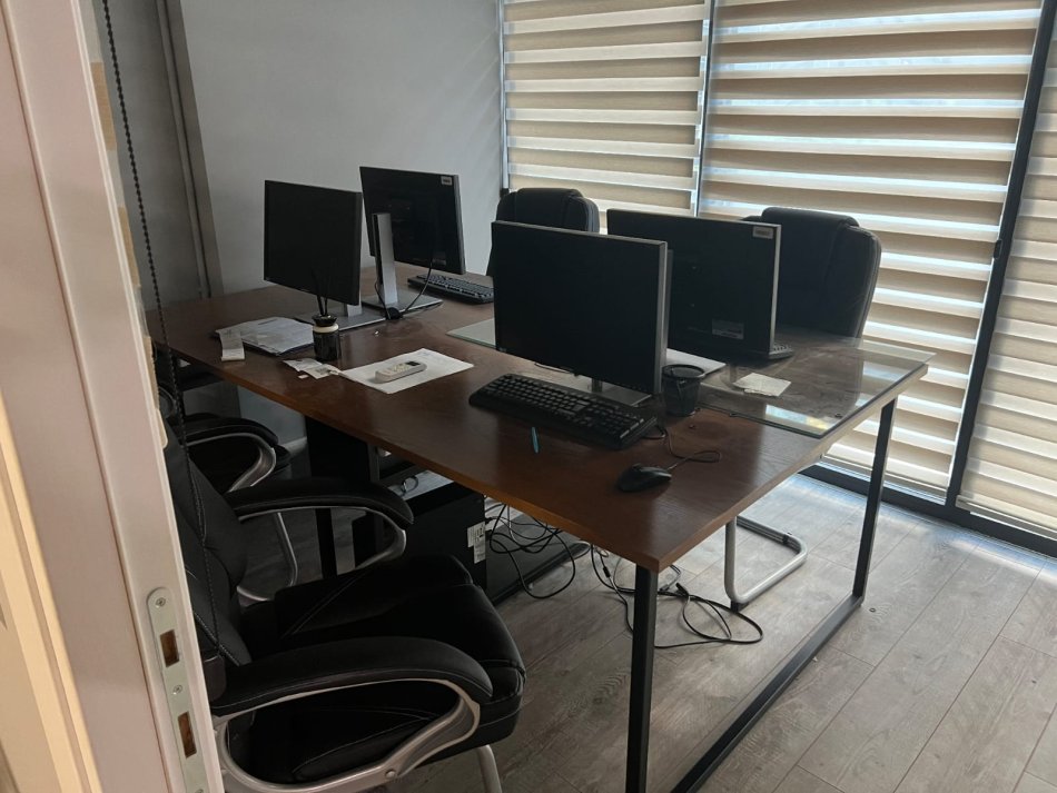Tirane, jepet me qera ambjent biznesi Kati 5, 110 m² 1.600 € (Square 21)