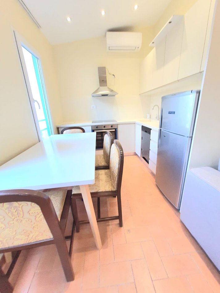 Tirane, jepet me qera apartament 2+1 Kati 3, 150 m² 650 € (Myslym Shyri)