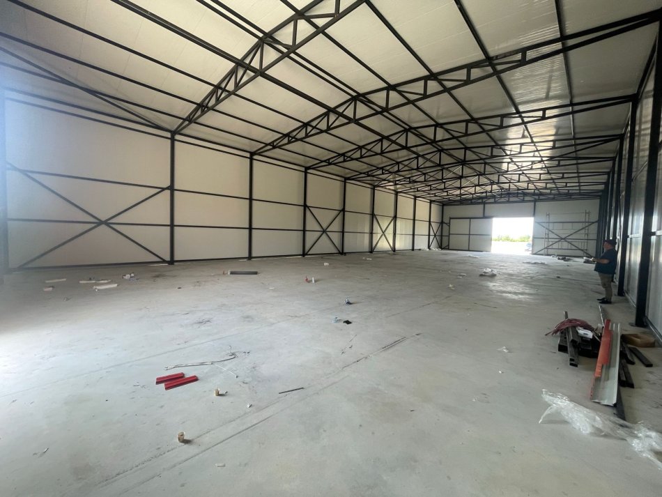 Tirane, jepet me qera magazine Kati 0, 555 m² 1.200 € (Tapize)