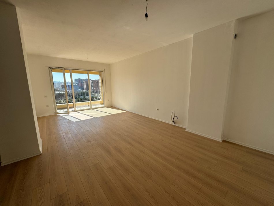 Shqiperi, shitet apartament 2+1 Kati 5, 150 m² 230.000 € (Ish Fusha e Aviacionit)