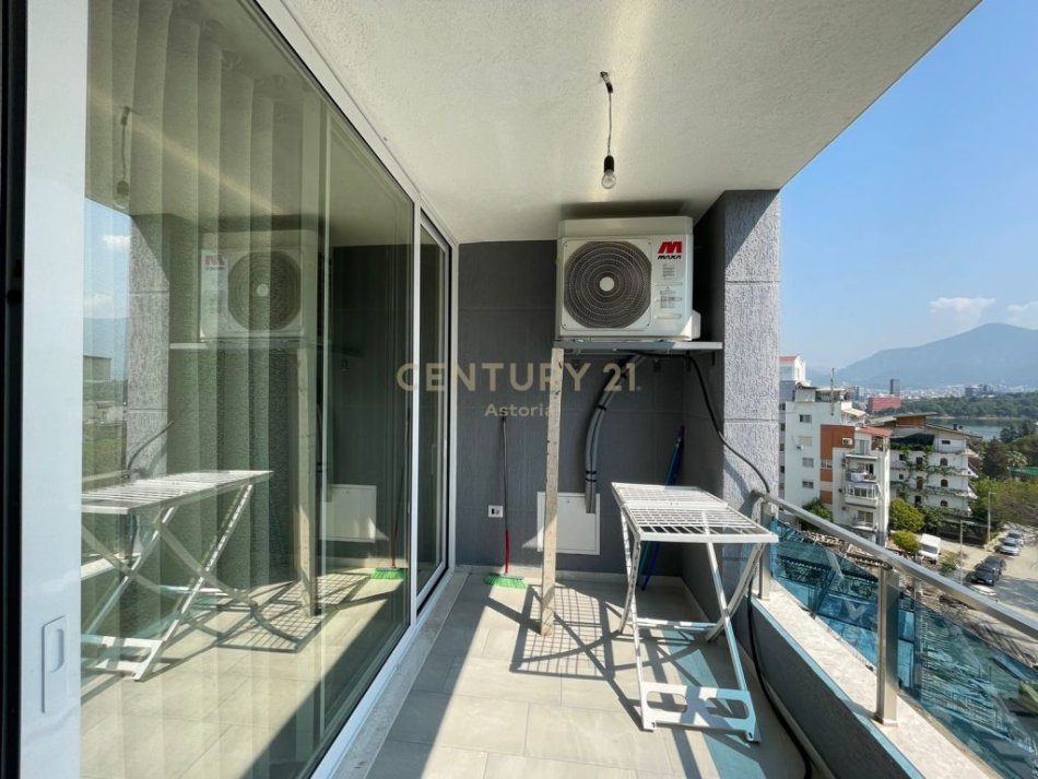 Tirane, jepet me qera apartament 2+1+Ballkon Kati 2, 102 m² 800 € 