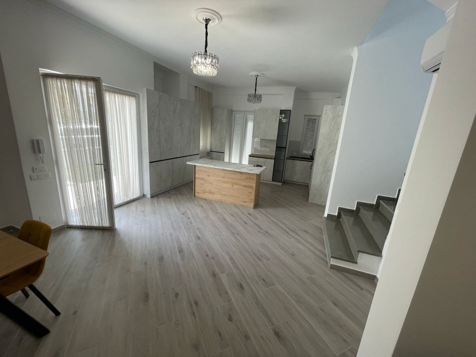 Tirane, jepet me qera Vile 3 Katshe Kati 0, 240 m² 2.000 € (Mjull Bathore)