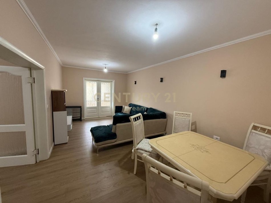 Tirane, jepet me qera apartament 2+1 Kati 5, 90 m² 600 € (oxhaku)