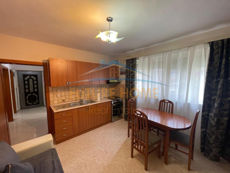 Tirane, jepet me qera apartament 2+1 Kati 2, 73 m² 500 € (21 Dhjetori, Tiranë.)