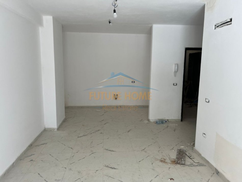 Tirane, jepet me qera apartament 1+1 Kati 2, 79 m² 400 € (Kompleksi Aura, Tiranë)