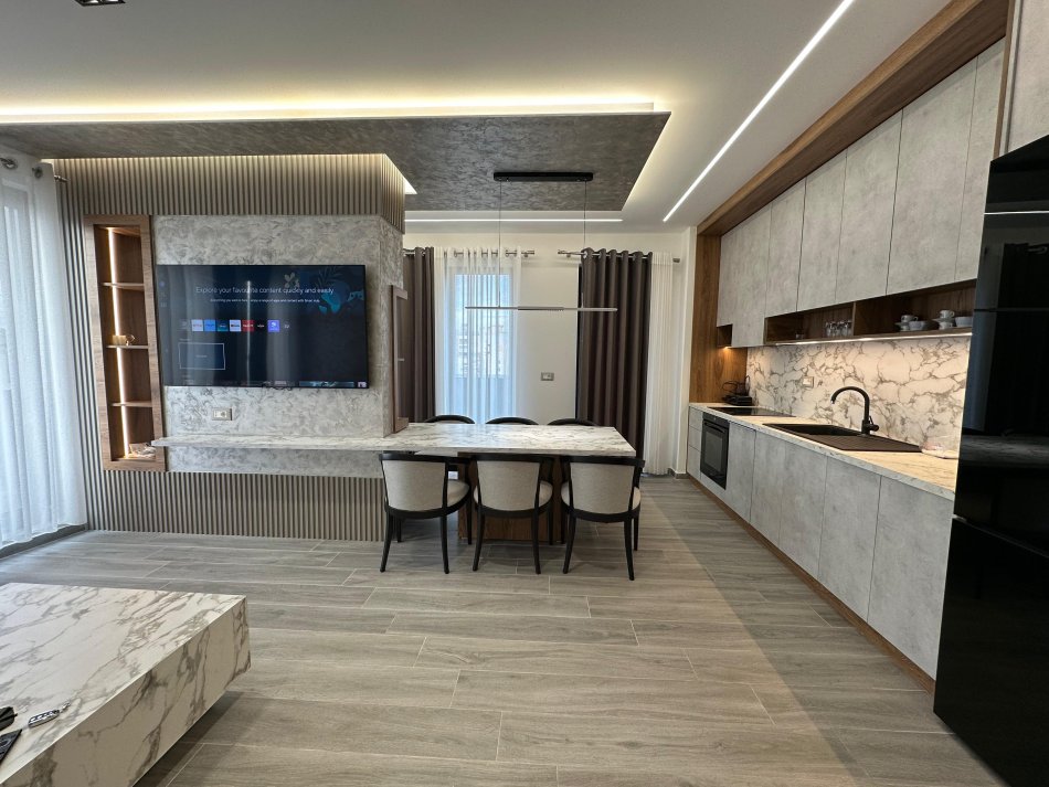 Tirane, jepet me qera apartament 2+1 Kati 5, 107 m² 1.000 € (Shkolla e Kuqe)