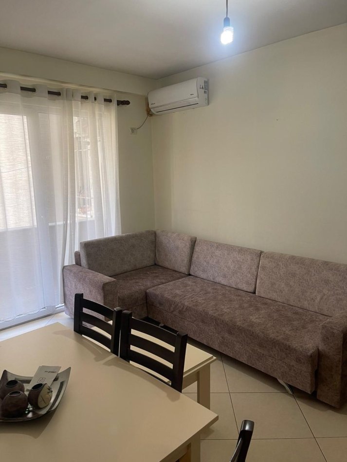 Tirane, jepet me qera apartament 1+1 Kati 4, 63 m² 400 € (Astir)