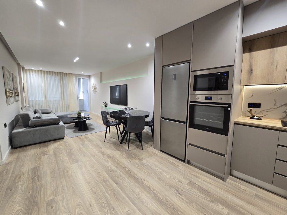 Tirane, jepet me qera apartament 2+1 Kati 3, 1.500 m² 1.500 € (Myslym Shyri)