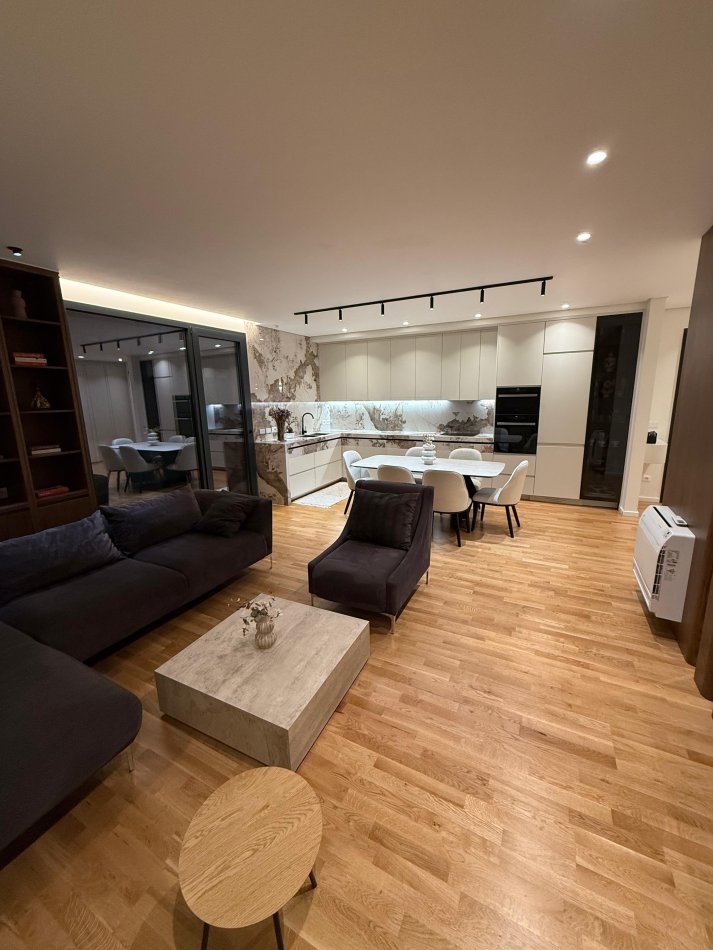 Tirane, jepet me qera apartament 3+1 Kati 1, 148 m² 2.300 € (TEG)