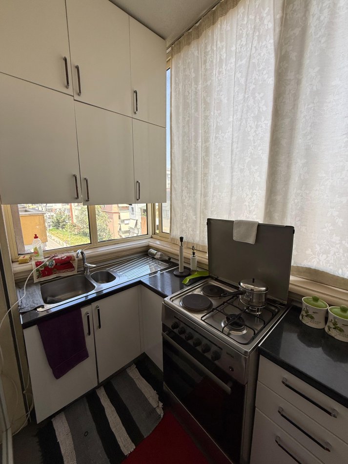 Tirane, jepet me qera apartament 2+1 Kati 3, 100 m² 600 € (Mbikalimi i Komunes)