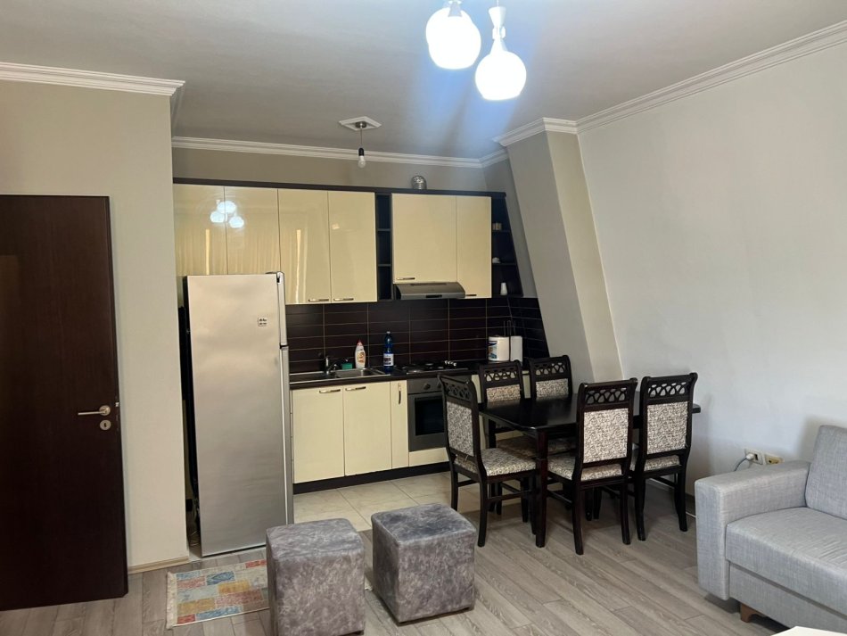 Tirane, jepet me qera apartament 1+1 , 68 m² 500 € 