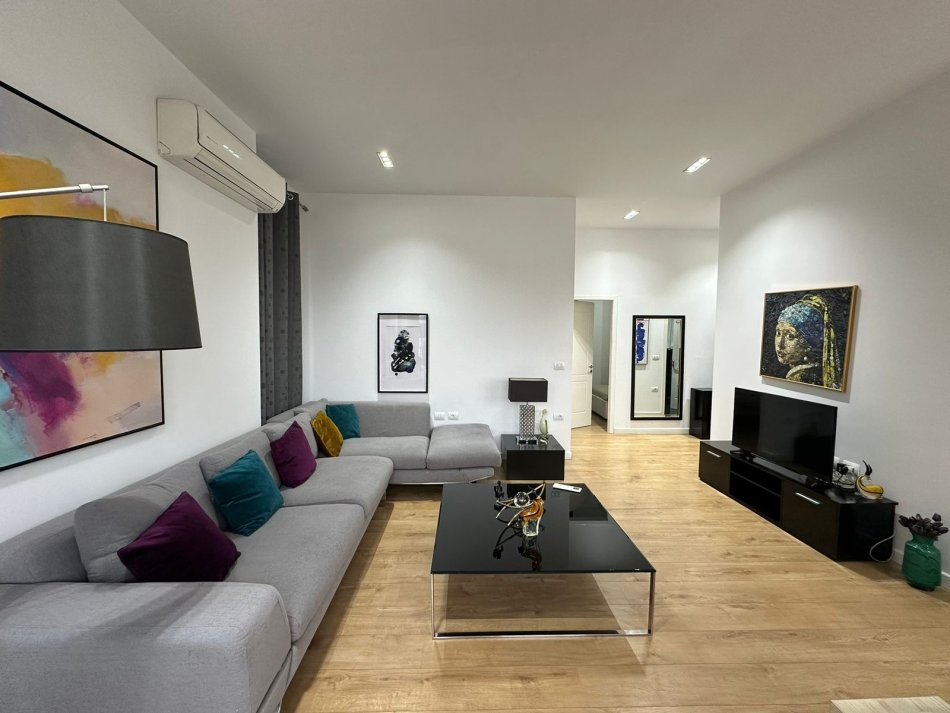 Tirane, jepet me qera apartament 2+1 , 90 m² 800 € 