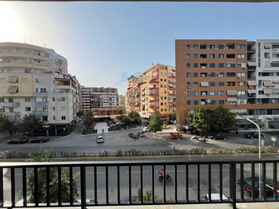 Tirane, jepet me qera apartament 1+1 Kati 2, 70 m² 450 € 